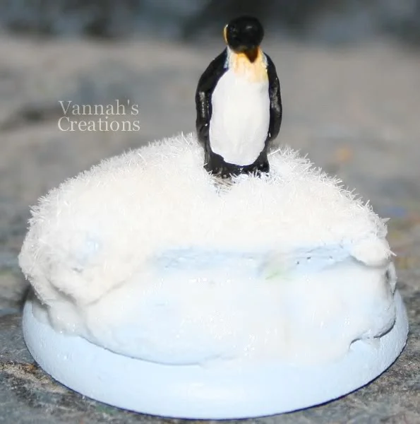 ai649.photobucket.com_albums_uu220_vannahscreations_Reaper_20minis_20and_20others_100511penguin.webp