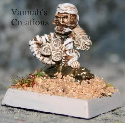 ai649.photobucket.com_albums_uu220_vannahscreations_The_20Kings_20of_20olde_053011pygmymummy.webp