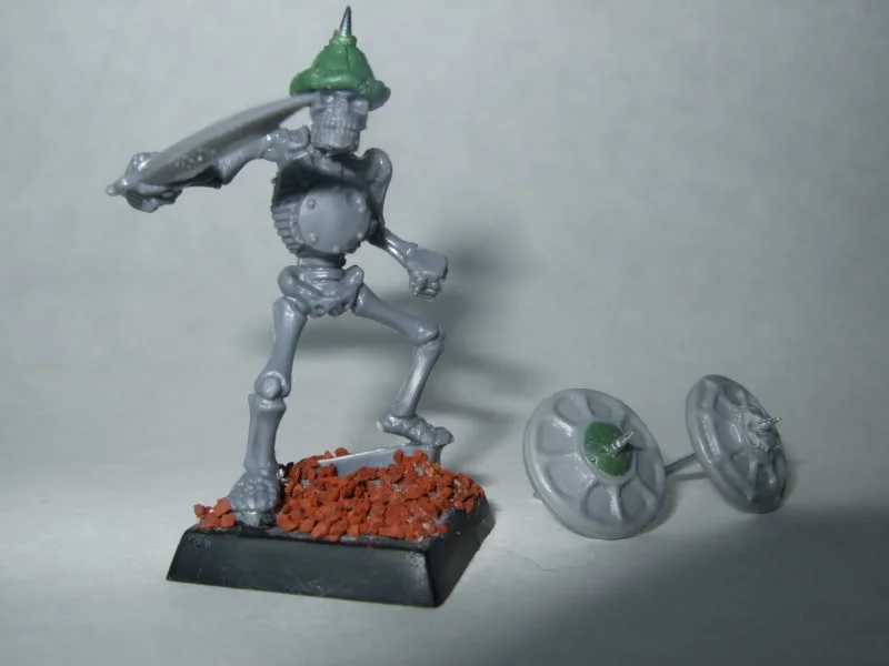 ai97.photobucket.com_albums_l233_SethDrallitoc_Miniatures_00000001.webp