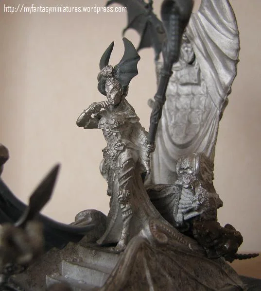 amyfantasyminiatures.files.wordpress.com_2010_08_vampire_queen_conversion_details_6.webp