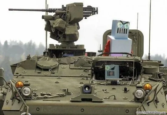 awww.thefunnyblog.org_wp_content_uploads_2009_07_tank_funny_cd_soldier_550x379.webp